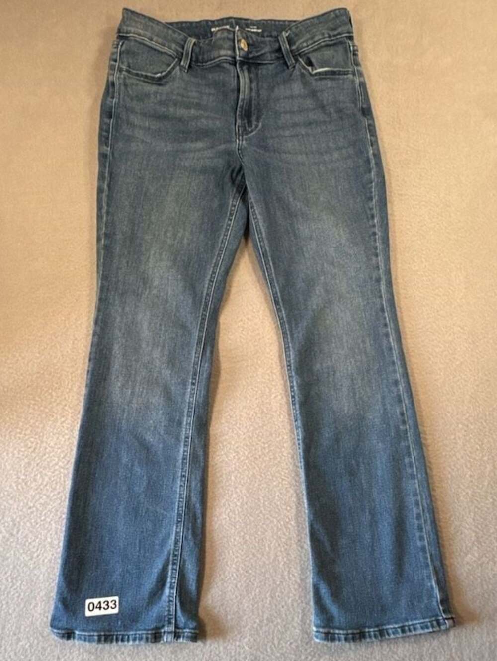 Old Navy Mid-Rise Wow Boot-Cut Jeans Women's Size 6 Short Blue Medium Wash